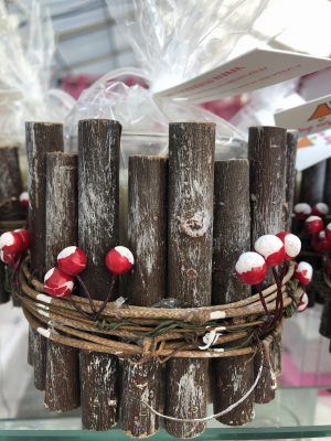 Wooden Berry Candle filled with one of our lovely Christmas fragrances.