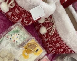 A delightful Christmas Gift Melt Bag filled with wax melt bars!