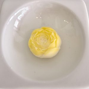 Two-in-One Luxury Soy Wax Candle with Melt Picks - Honeysuckle Jasmine