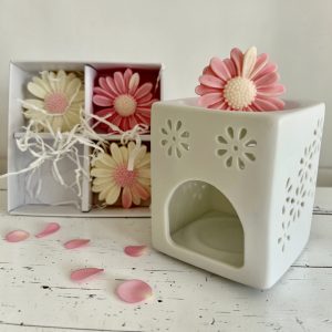 Miss-Soy-pink-daisy-wax-melts-rose-petals