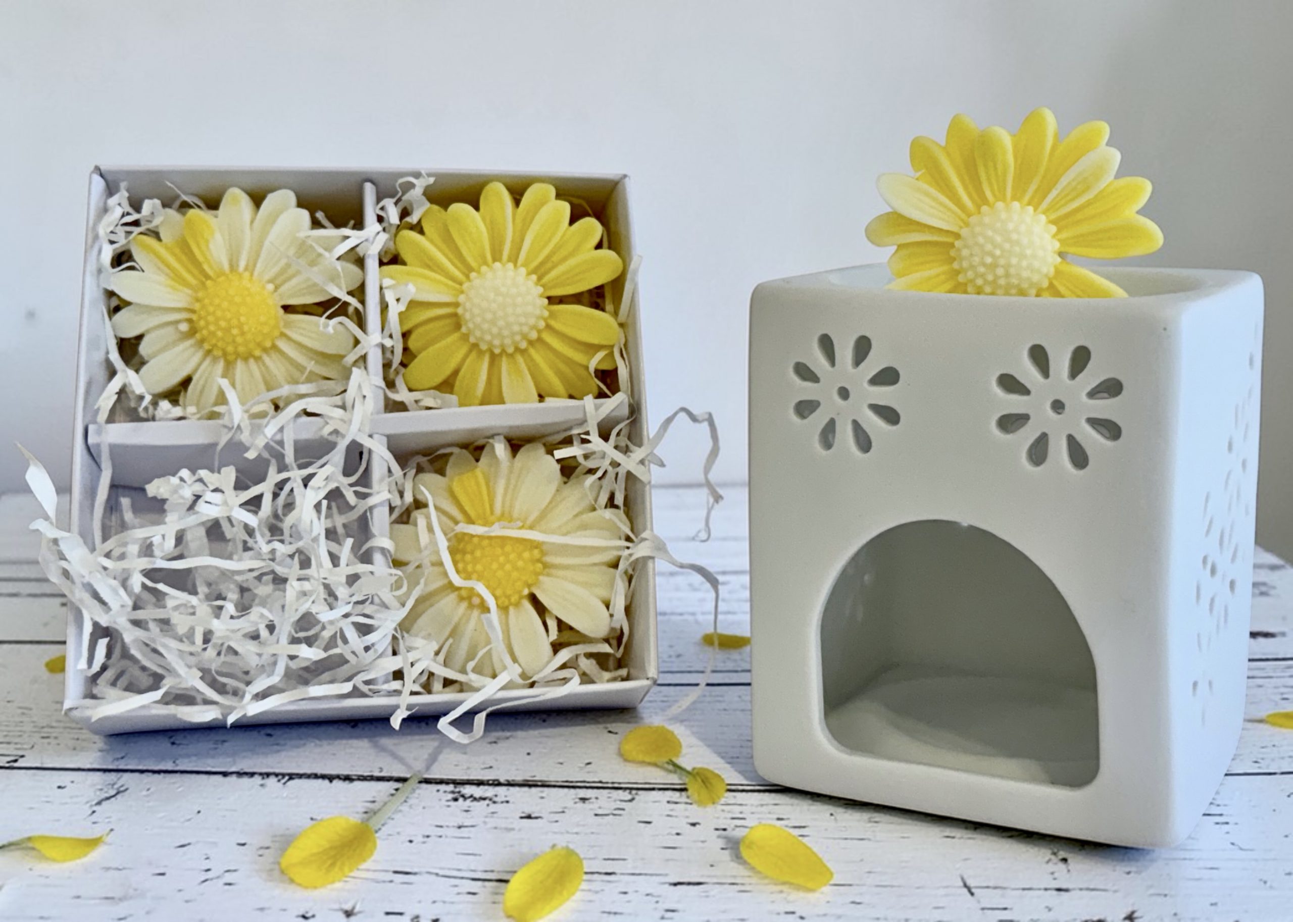 Miss-Soy-soy-wax-melt-daisy-honeysuckle-jasmine
