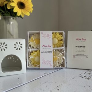 Luxury Soy Wax Daisy Melt Gift Box - Honeysuckle Jasmine